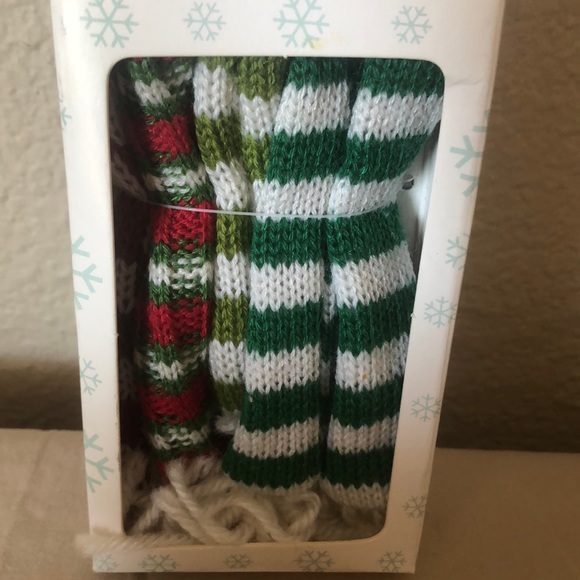 🎄🧣 Scarf Wine Charms - Picture 2 of 6